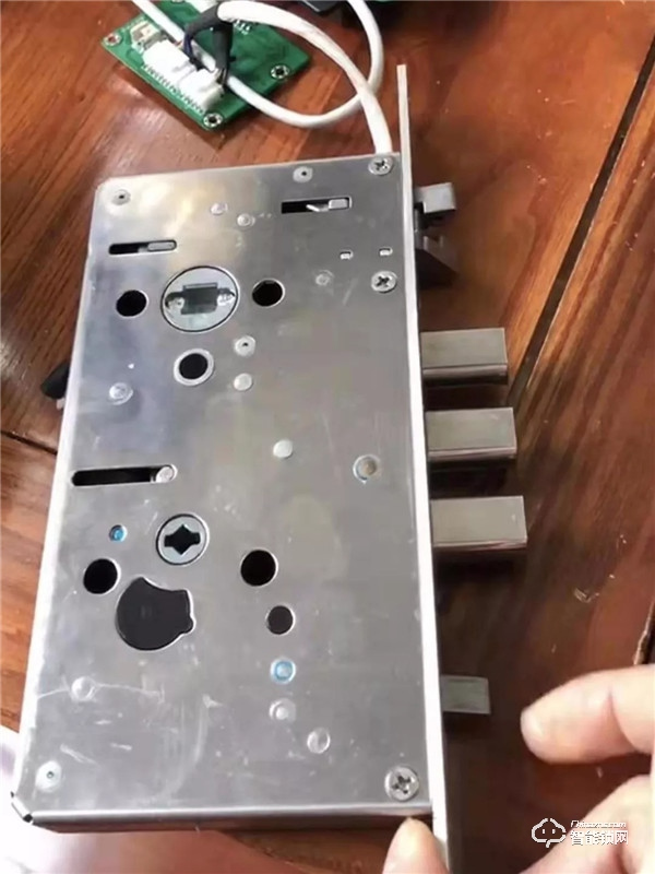 不只是高顏值！超人推拉式智能門鎖T1，正式上線！