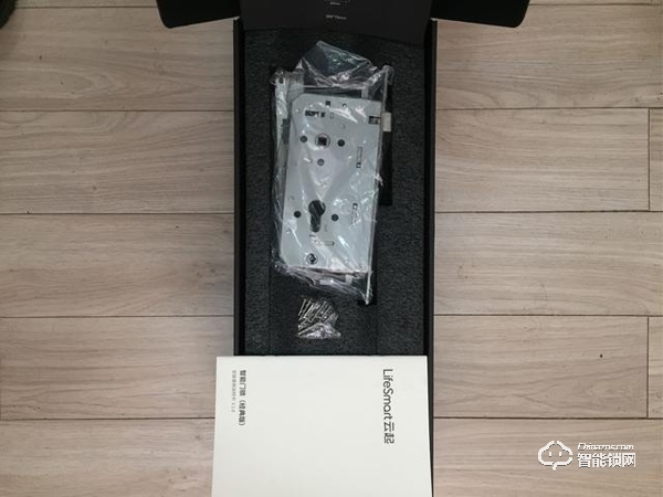 這款云起指紋鎖是榮獲了IF設(shè)計大獎的產(chǎn)品設(shè)計材質(zhì)做工都無可挑剔