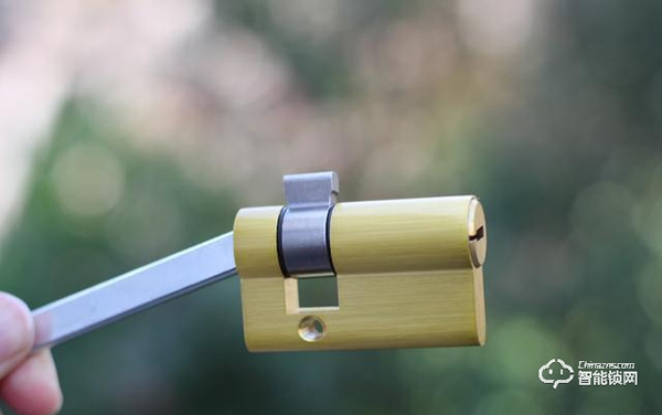 C級(jí)鎖芯+5D安全防護(hù)技術(shù)，TCL智能鎖安全杠桿滴