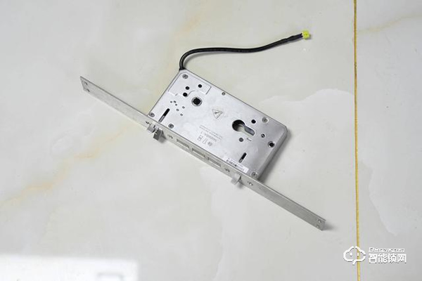 Aqara全自動(dòng)智能推拉鎖D100，讓我成為全村最靚的仔