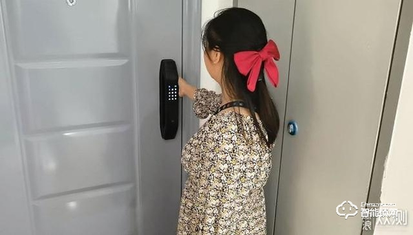 拒絕花里胡哨，德施曼小嘀Q3H智能指紋鎖體驗