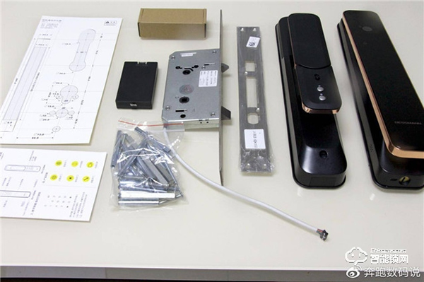 3D人臉識別開門，給家全方位守護：德施曼R8人臉智能鎖體驗