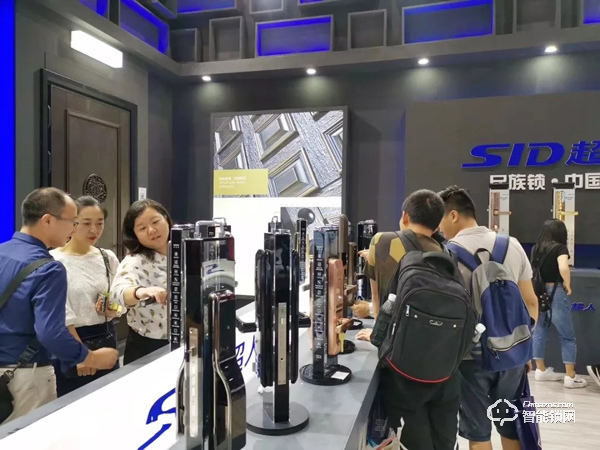 廣州建博會首秀 | 超人智能鎖攜全品類驚艷亮相，掀起熱潮！