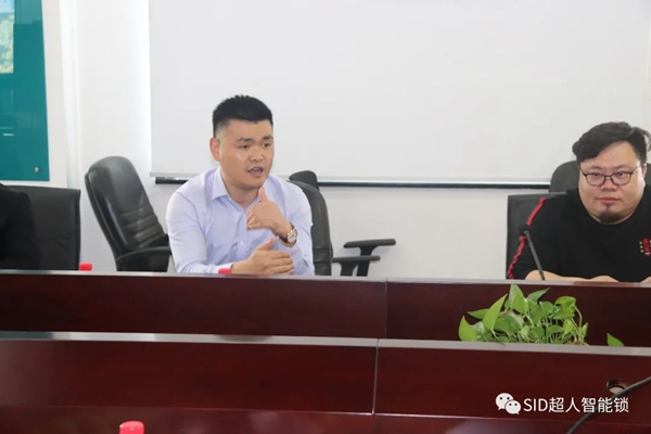 河南省房地產(chǎn)招標(biāo)采購(gòu)協(xié)會(huì)走進(jìn)超人集團(tuán)參觀考察