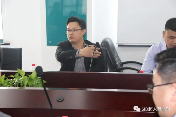 河南省房地產(chǎn)招標(biāo)采購(gòu)協(xié)會(huì)走進(jìn)超人集團(tuán)參觀考察