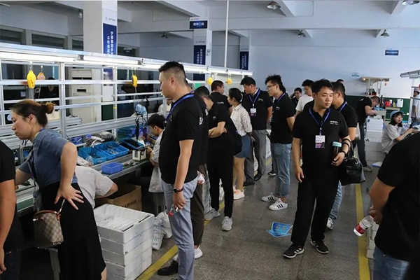 “隱貴房企”升龍集團(tuán)蒞臨超人科技參觀考察