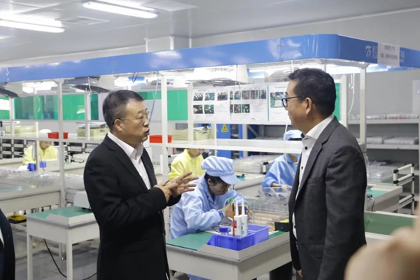 溫州甌海區(qū)領導一行人蒞臨琨山智能鎖生產(chǎn)工廠參觀指導
