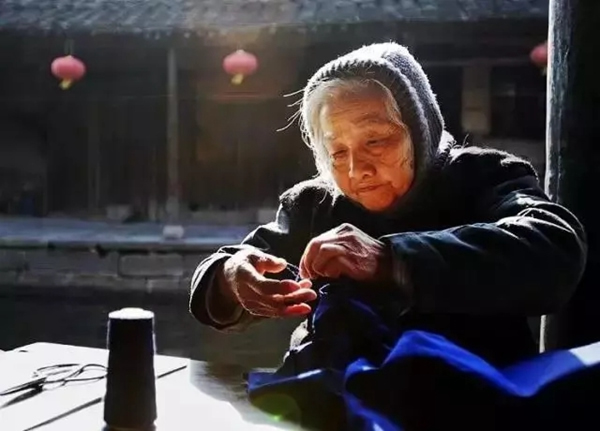 洛克思格：傾其鎖有 予愛予護(hù)