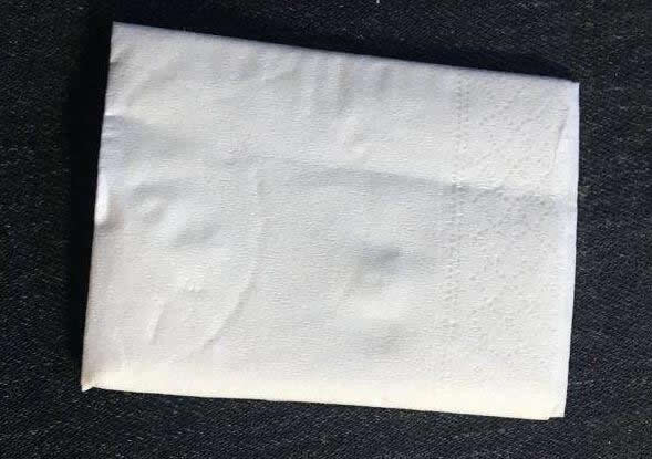 家里裝了指紋鎖，但是手容易出汗，打不上指紋怎么辦？