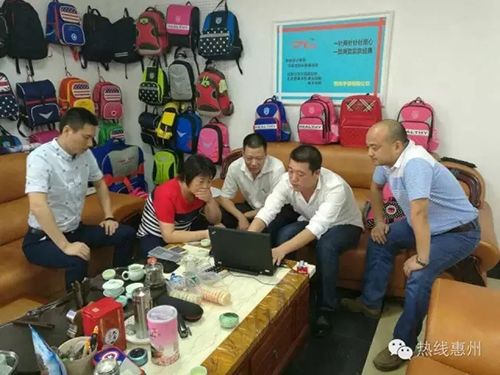 開學在即，你該給孩子買個德犬護脊減負健康書包了