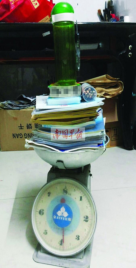 德犬護脊減負健康書包，可以將書包重量減輕三分之二
