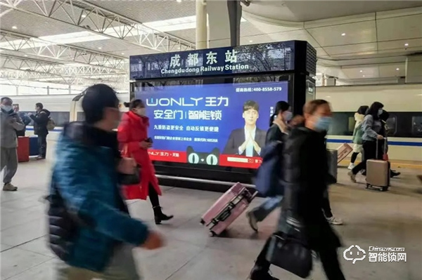 近千組高鐵，央視三大黃金頻道，萬(wàn)余影院同步，王力大手筆投放引百億級(jí)曝光量