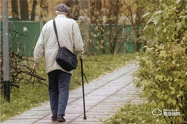 揚(yáng)子智能鎖‖老齡化時(shí)代，如何為家中老人選一把好的智能鎖？