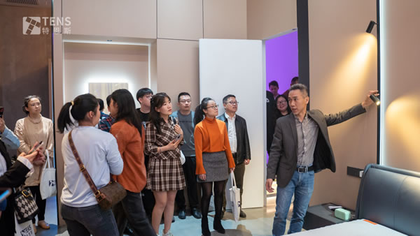 特恩斯智能情景光體驗館在中山華藝廣場盛大開業(yè)