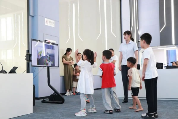 科普研學(xué)，走進(jìn)文達(dá)通智能家居的數(shù)字城市展館_8