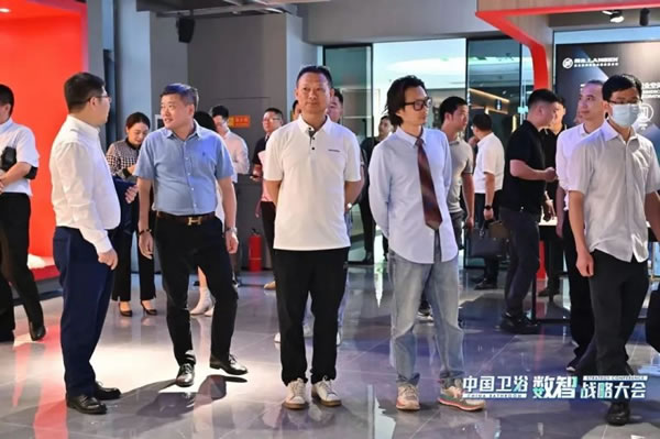 雅潔五金智能鎖受邀參加中國(guó)衛(wèi)浴數(shù)智戰(zhàn)略大會(huì)_3