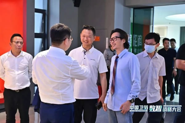 雅潔五金智能鎖受邀參加中國(guó)衛(wèi)浴數(shù)智戰(zhàn)略大會(huì)_5