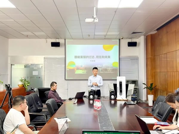 皇家金盾智能鎖董事長劉建新受邀走進(jìn)北京大學(xué)_1