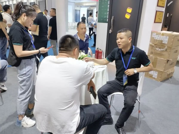 成都建博會開幕第一天，皇家金盾智能鎖成為人氣王_6