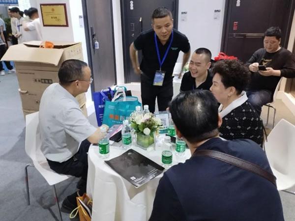 成都建博會開幕第一天，皇家金盾智能鎖成為人氣王_9