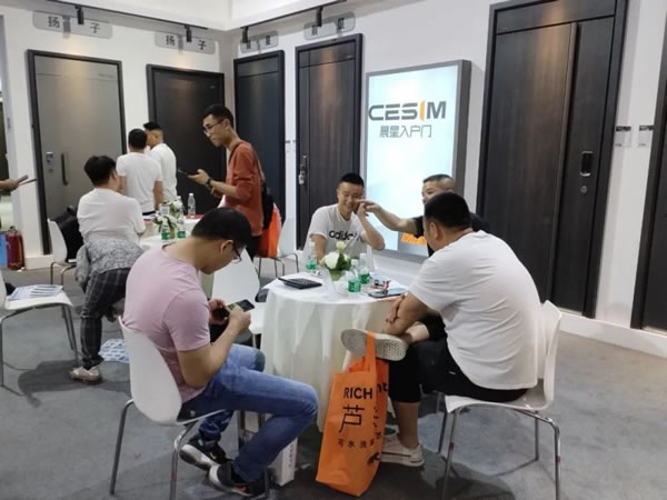 成都建博會開幕第一天，皇家金盾智能鎖成為人氣王_12