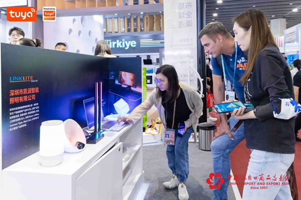 涂鴉智能以核心技術(shù)引爆2023廣交會(huì)_3